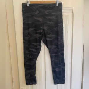 Athleta Ultimate 7/8 Camo Legging